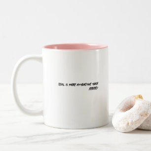LA RÉALITÉ EST PLUS ATTRACTIVE -Drôle café Mug