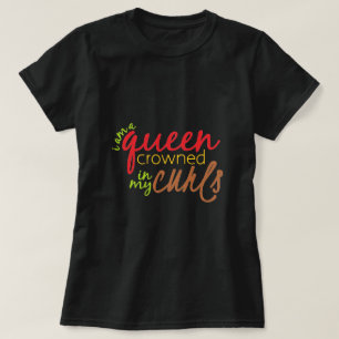 La Reine couronnée dans les T-shirts