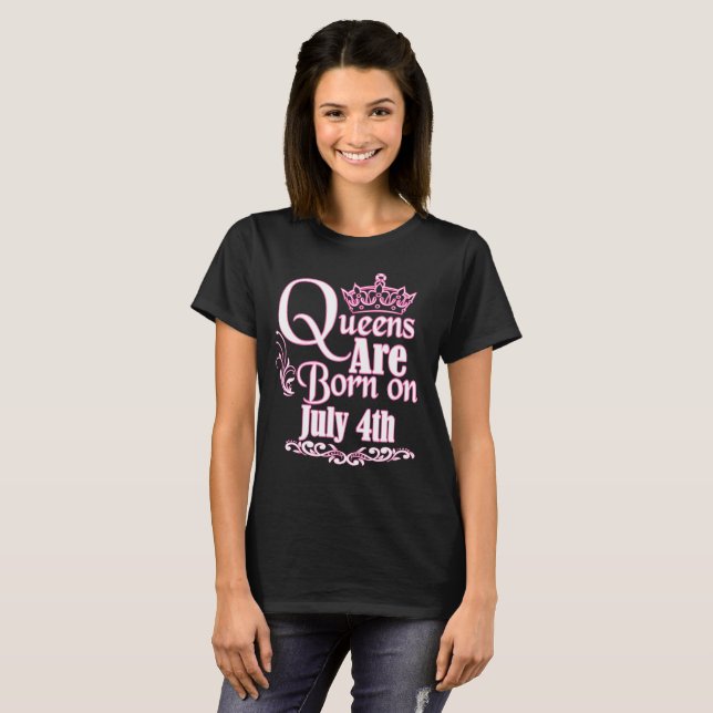 La Reine sont le 4 juillet T-shirt drôle né (Devant entier)