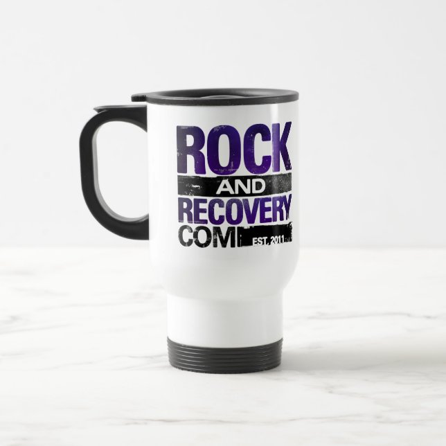 La roche du sommet et la tasse de voyage de (Gauche)