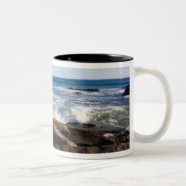 La roche rouge ondule la tasse (Droit)