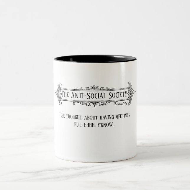 La Société Anti-Sociale - Une Mug MisterP (Centre)