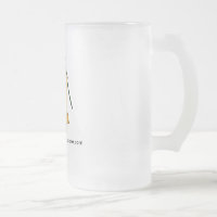 La tasse de bière de caverne d'homme