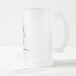La tasse de bière de caverne d'homme