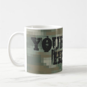 La tasse de café de camouflage de pixel de
