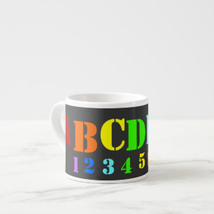 La tasse de l'enfant d'alphabet