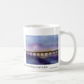 La tasse étroite de pont