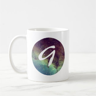La tasse nommée de la lettre "G" avec la copie de