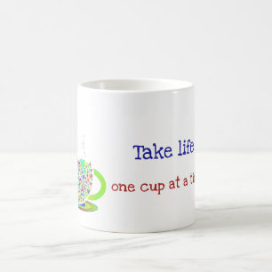 La vie de prise une tasse de café de tasse à la