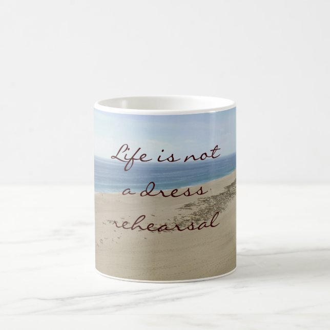 La vie n'est pas une tasse de scène de plage de (Centre)