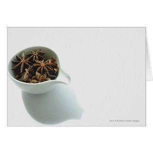 La vie toujours des épices dans une cuvette