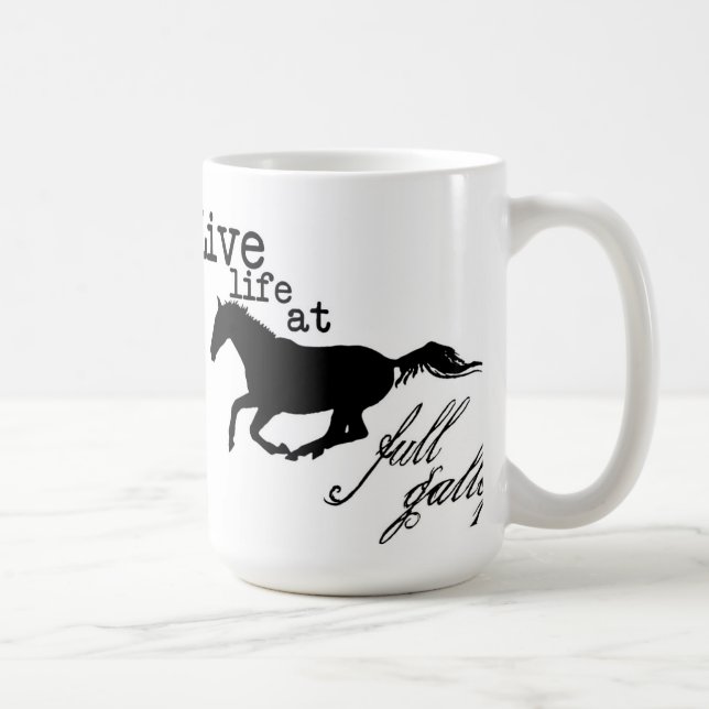 La vie vivante à la pleine tasse de cheval de (Droite)