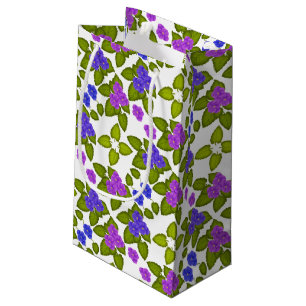 La violette africaine pourpre fleurit le sac de