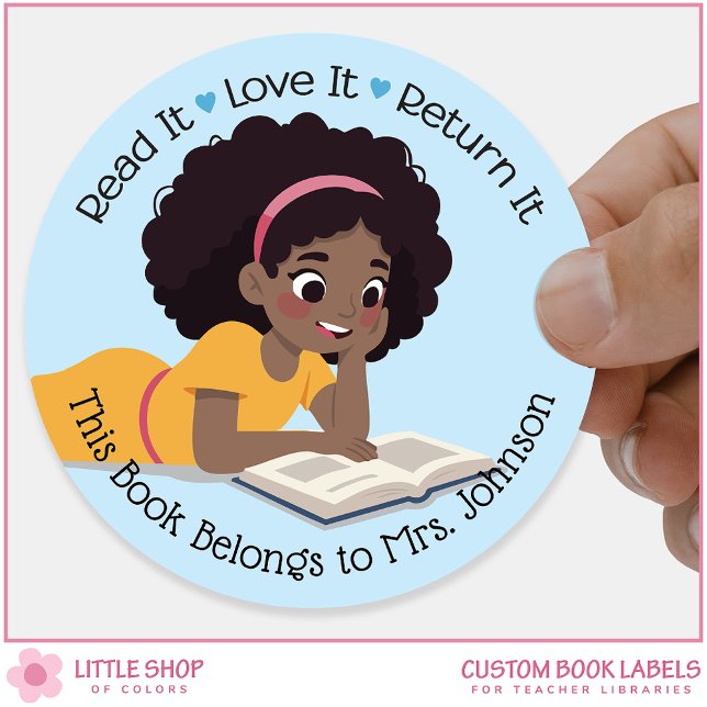 Labels der Klassenbibliothek für Girl Reading Book Runder Aufkleber (Von Creator hochgeladen)