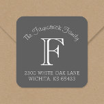 Labels für die Monogram-Quadrat-Adresse der Famili Quadratischer Aufkleber<br><div class="desc">Maßgeschneiderte Aufkleber für die Rücksendeadresse,  personalisiert mit Ihrer Familienmonogramm und Ihrer Anschrift. Verwenden Sie die Designtools,  um die Hintergrundfarbe und die Schriftart zu ändern,  um Ihr eigenes,  einzigartiges Design weiter anzupassen.</div>