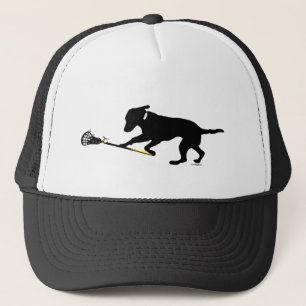 Laboratoire noir jouant le casquette de camionneur