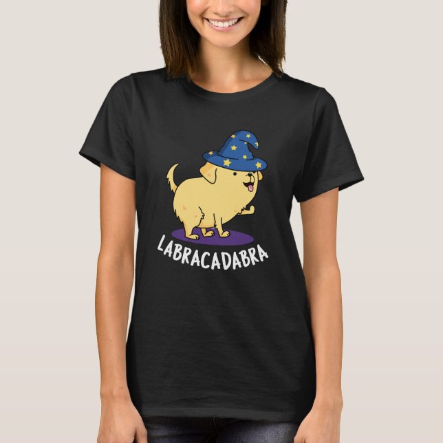 Labra-cadabra Funny Labrador Dog Pun Dark BG T-Shirt (Vorderseite)