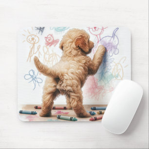 Labradoodle an einer Wand Mousepad