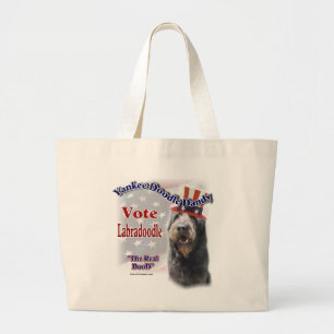 Labradoodle gibt Tasche