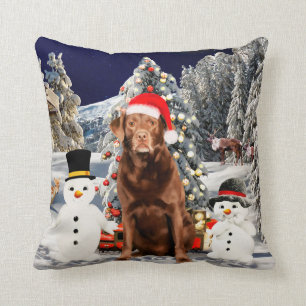 Labrador Hund in Schnee Weihnachtshütten Lichter Kissen