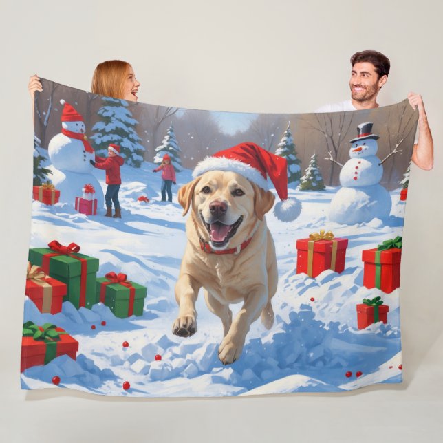 Labrador Hund läuft im Schnee mit Weihnachtshut Fleecedecke (Beispiel)