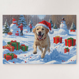 Labrador-Hund läuft im Schnee mit Weihnachtsmütze