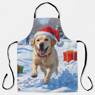 Labrador-Hund läuft im Schnee mit Weihnachtsmütze Schürze