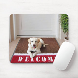 Labrador Retriever auf Welcome Mat Mousepad