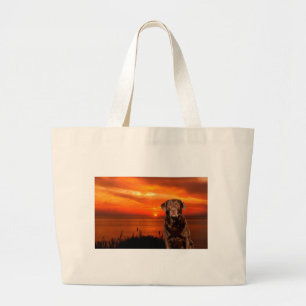 Labrador Retriever Hund sitzend neben Sonnenunterg Jumbo Stoffbeutel