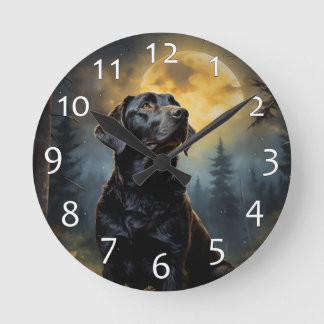 Labrador Retriever in mondbeleuchteter Nacht Runde Wanduhr