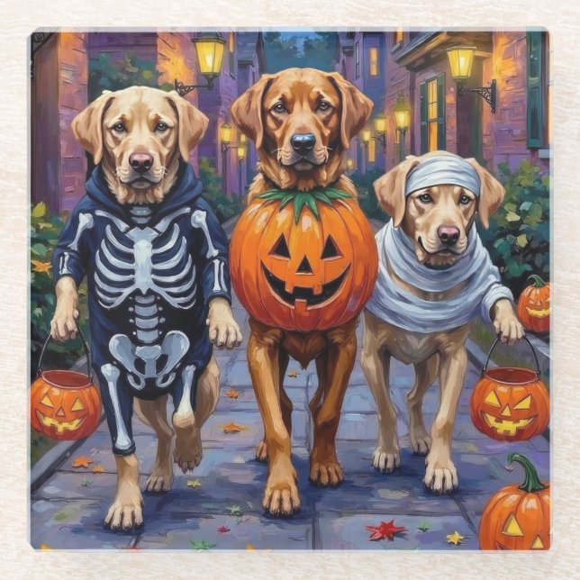 Labrador Trick-or-Treating in Halloween-Kostümen Glasuntersetzer (Vorderseite)