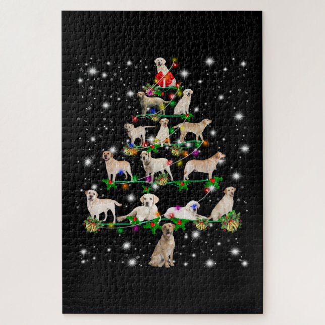 Labrador Weihnachtsbaum bedeckt durch Blitzlicht (Vertikal)