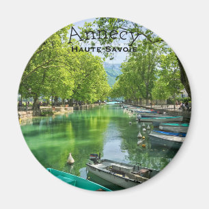 Lac aimant rond d'Annecy, la Haute-Savoie