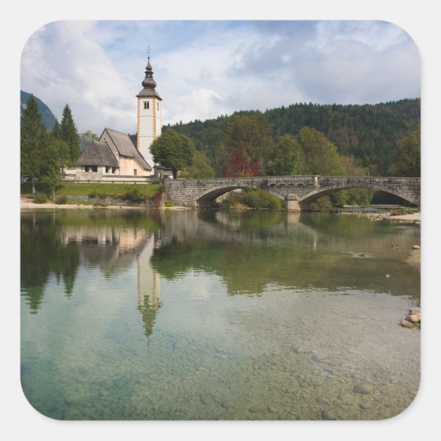 Lac Bohinj avec église en Slovénie sticker (Devant)