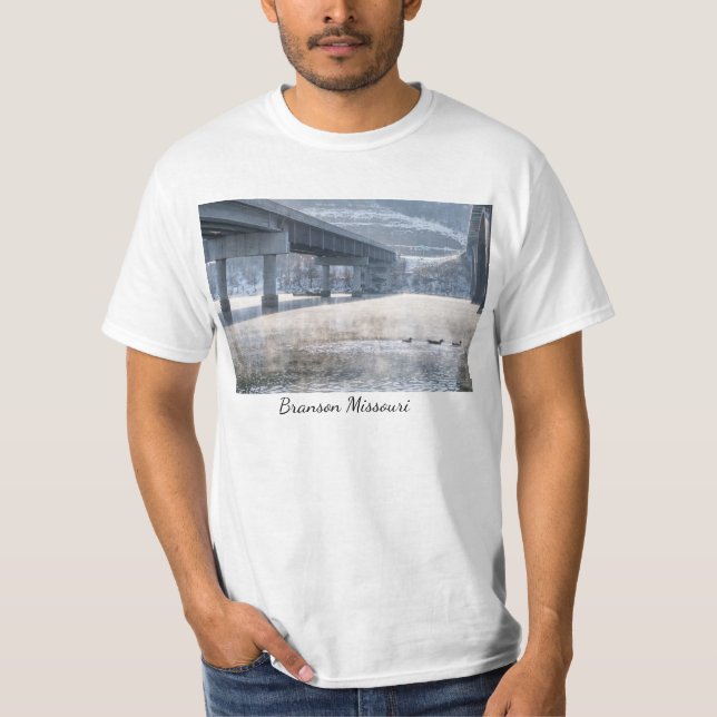 Lac Taneycomo Foggy Winter Fishing T-Shirt (Devant)