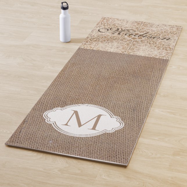 Lace Burlap Moderne rustikale Trendy Monogram Yogamatte (Beispiel)