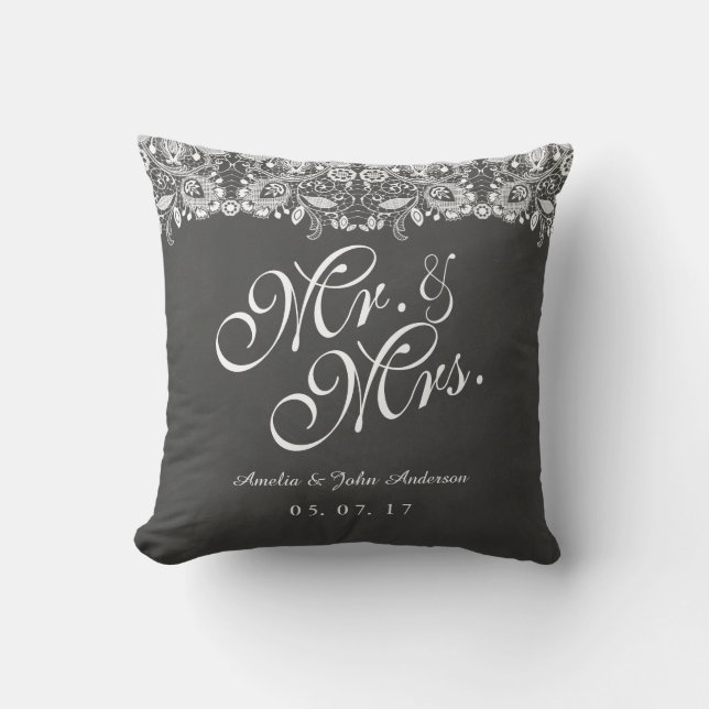 Lace Chalkboard Mr. and Mrs Wedding Pillow Kissen (Vorderseite)