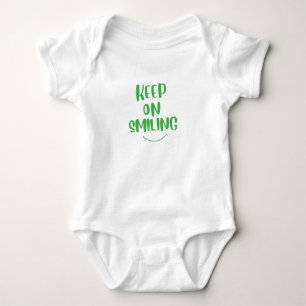 Lächeln behalten baby strampler