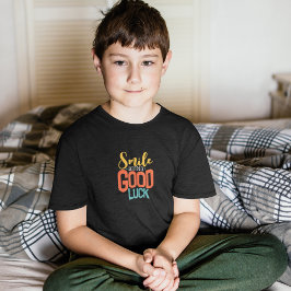 Lächeln bringt Viel Glück T-Shirt