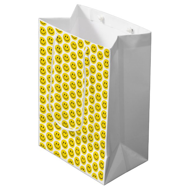 Lächeln Emoji Happy Yellow Schwarz-weißer Spaß Mittlere Geschenktüte (Vorderseite Schrägansicht)