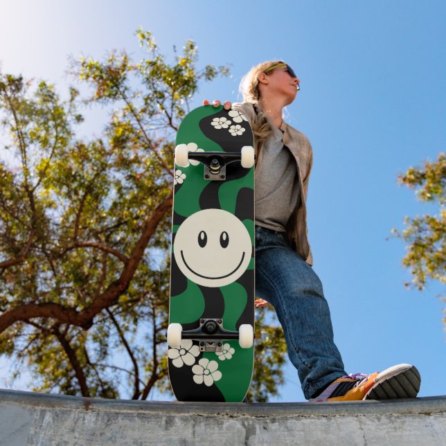 Lächeln - Grün, Creme und Schwarz Skateboard (Außenbereich 1)