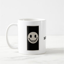 Lächeln in der klassischen Tasse der Innozenz