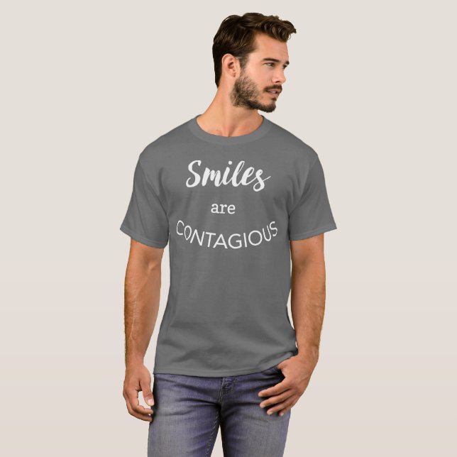 Lächeln ist motivierend Spaß des ansteckenden T-Shirt (Vorne ganz)