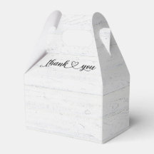 Lächelnd danke, dass du auf weißem Holz hörst
