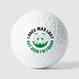 Lächelnd verlor Golfliebhaber Golfball