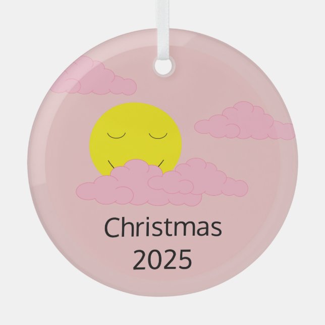 Lächelnde Sonne mit Popcorn Wolken: Hazy Pink Ornament Aus Glas (Vorderseite)