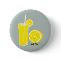 Lächelnde Zitrone mit Limonade