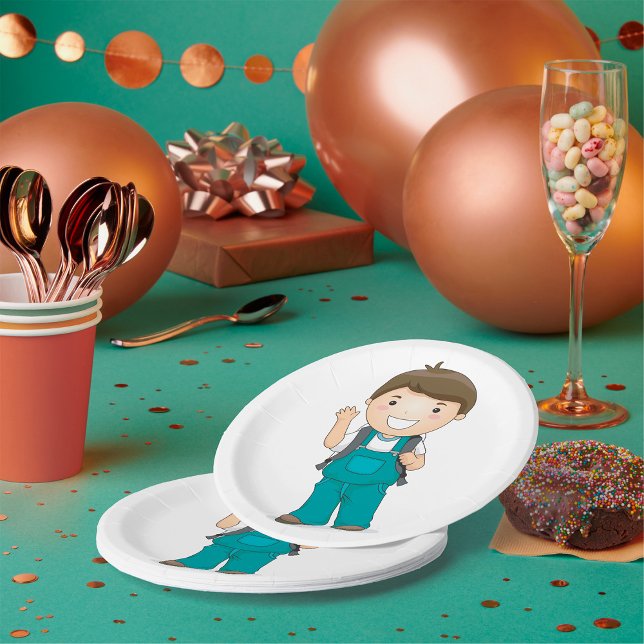 Lächelnder Schuljunge mit Rucksack Pappteller (Von Creator hochgeladen)