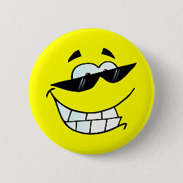 Lächelndes Gesicht in Sonnenbrille Button