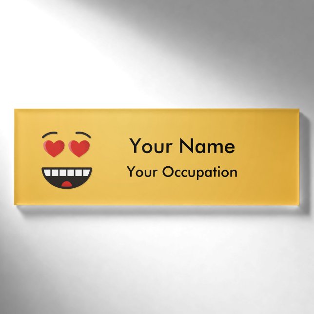 Lächelndes Gesicht mit herzförmigen Augen Namenschild (Vorderseite)